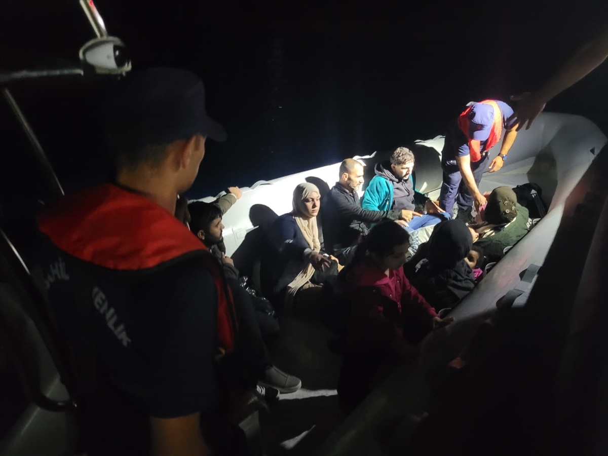 Fethiye Açıklarında 14 Düzensiz Göçmen Yakalandı