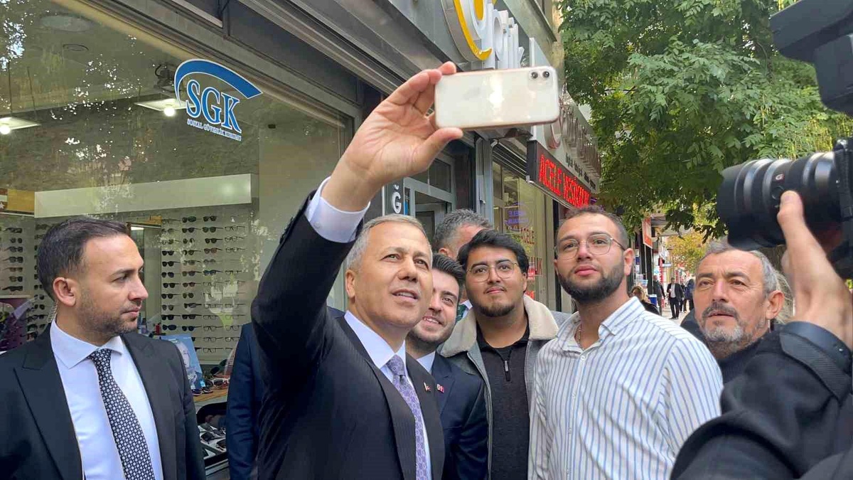 Bakan Yerlikaya\'dan Esnaf Ziyareti