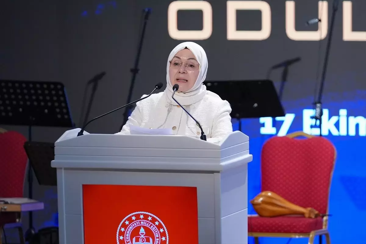 "İmam Hatip Okulları Başarılı Örnekler Sergisi"nin ödül töreni