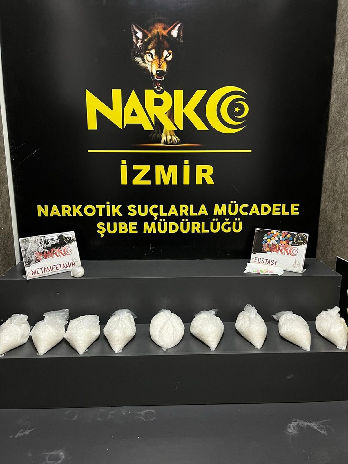 İzmir\'de 9 Kilogram Uyuşturucu Ele Geçirildi