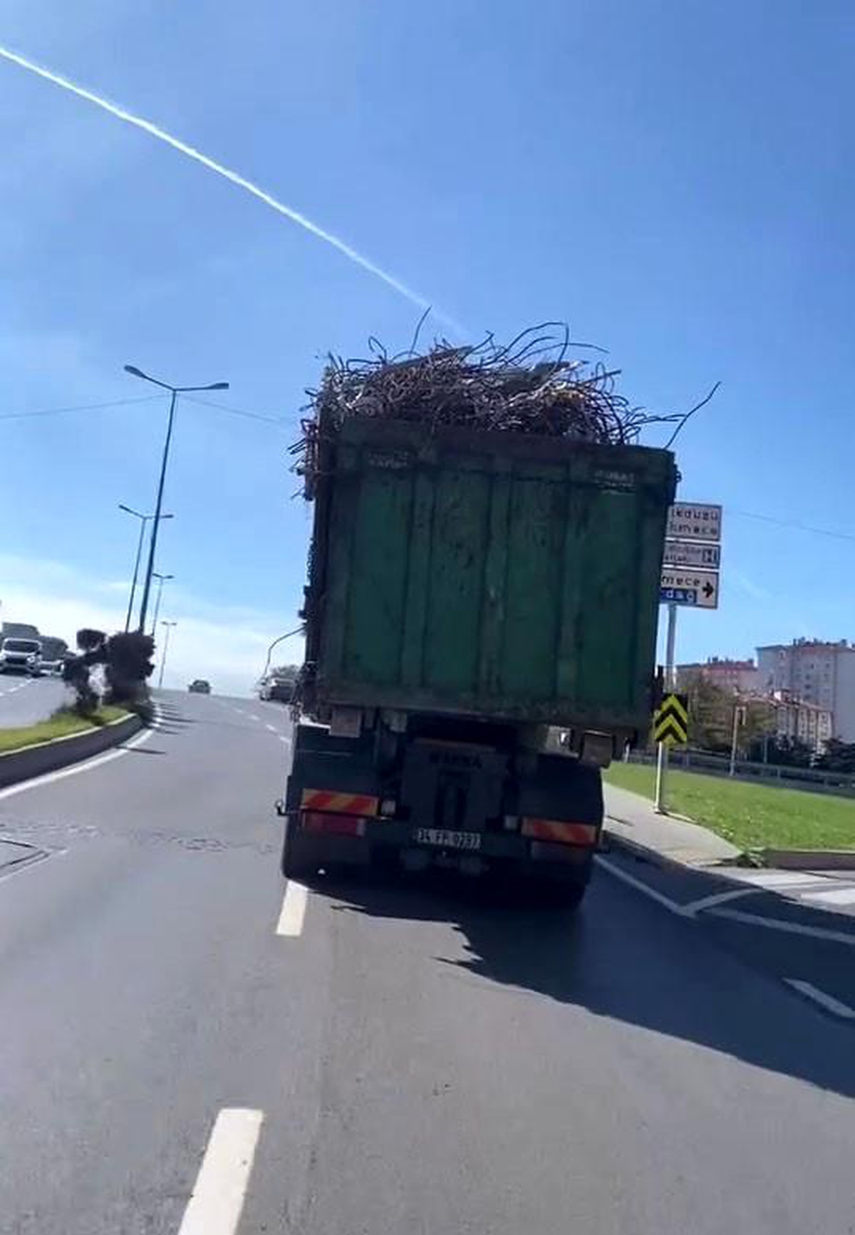 Beylikdüzü\'nde Aşırı Yüklü Kamyon Ceza Aldı