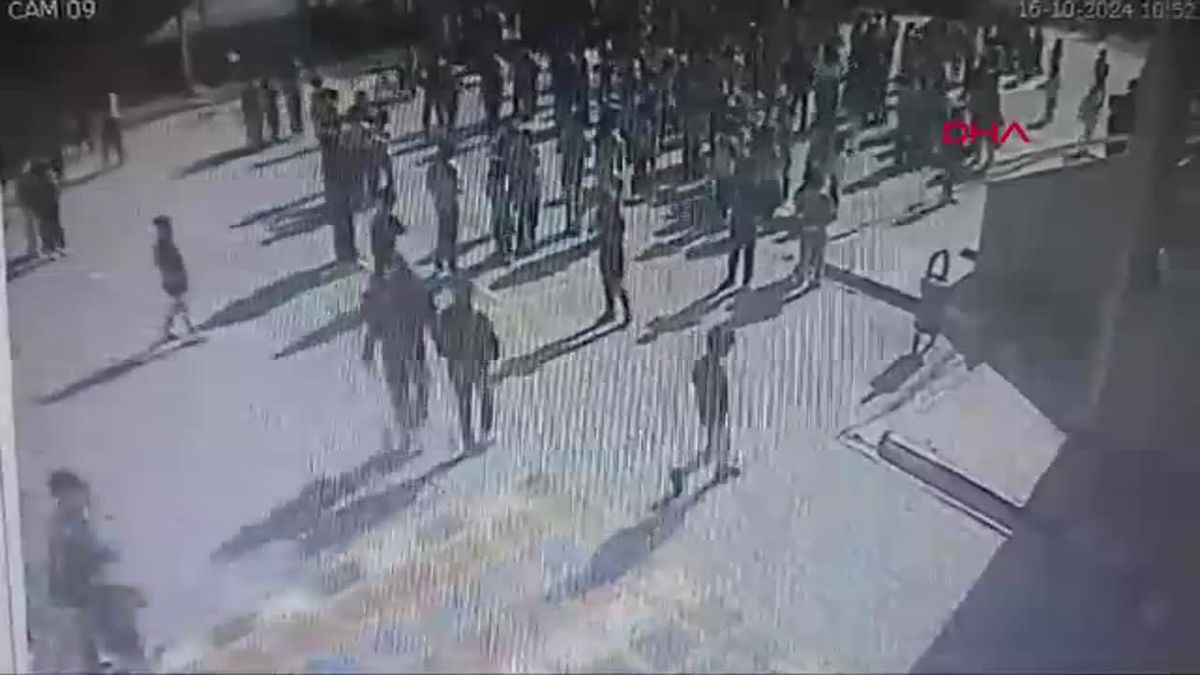 Kahraman Öğretmen Depremde Öğrencisini Kurtardı
