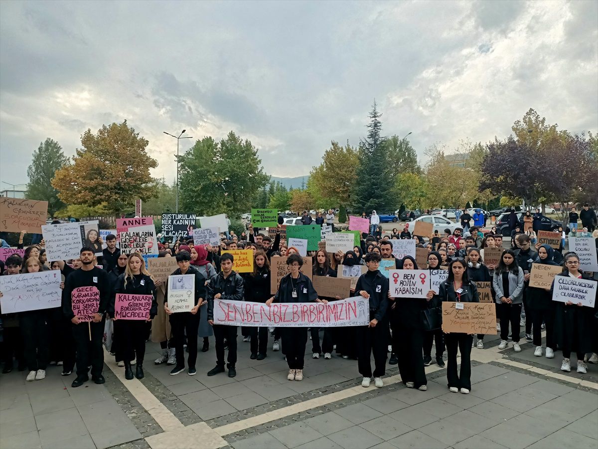 Bingöl\'de üniversite öğrencileri kadına yönelik şiddeti protesto etti