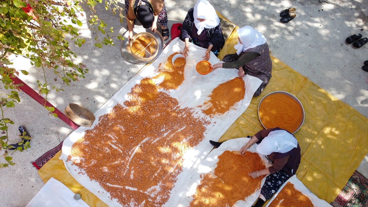 Uşak\'ta Tarhana Yapımına Geç Başlandı
