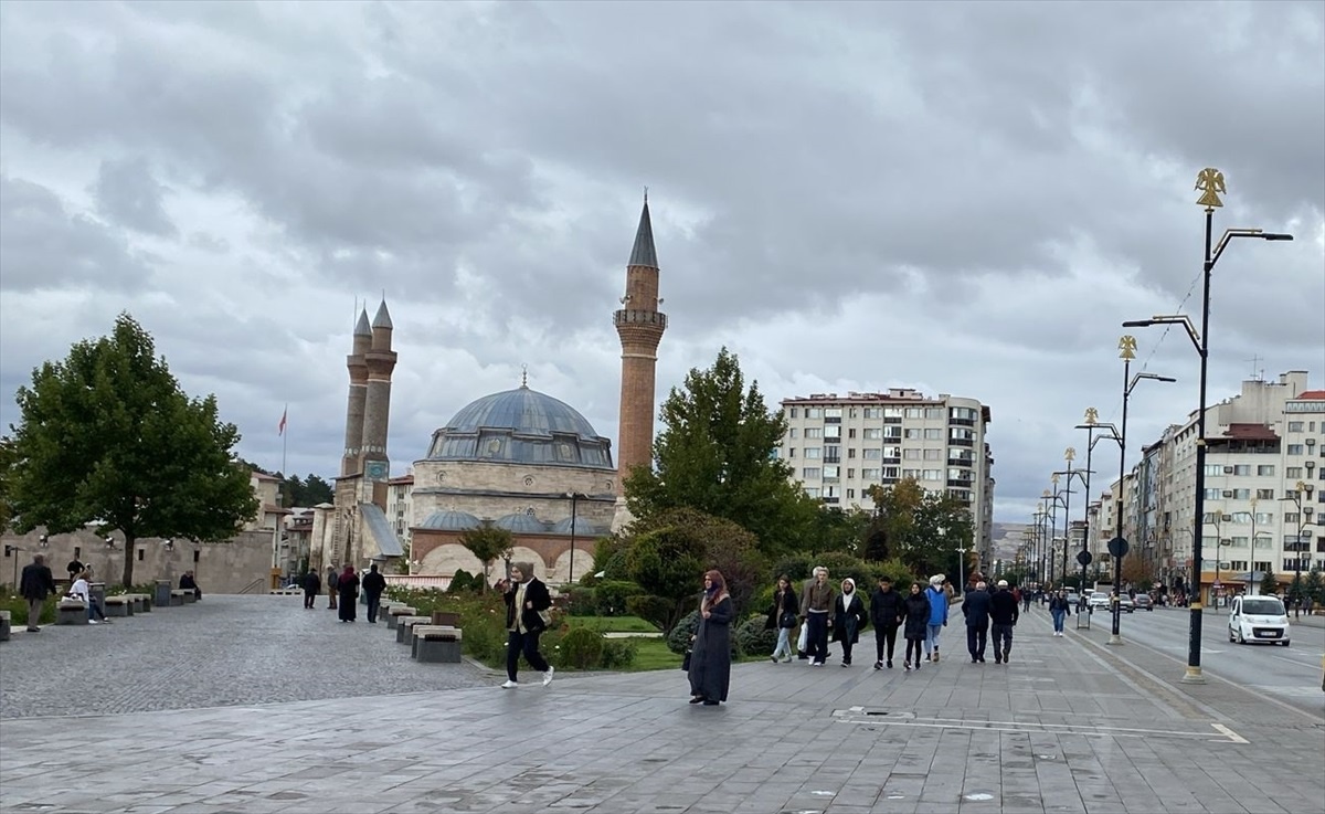 Sivas\'ta İki Sarsıntı