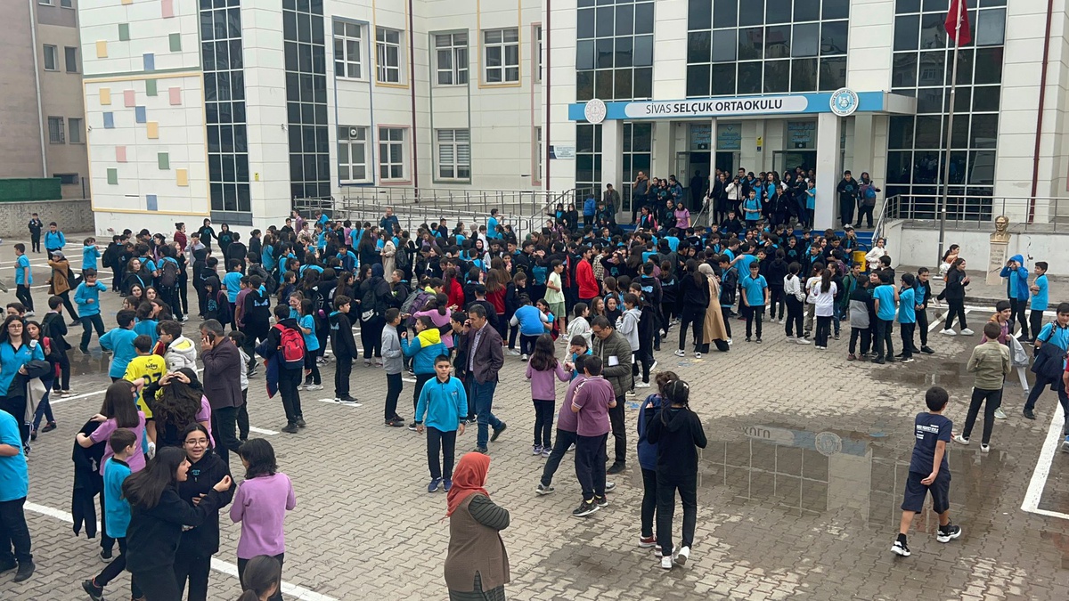 Sivas\'ta 4.7 Büyüklüğünde Deprem