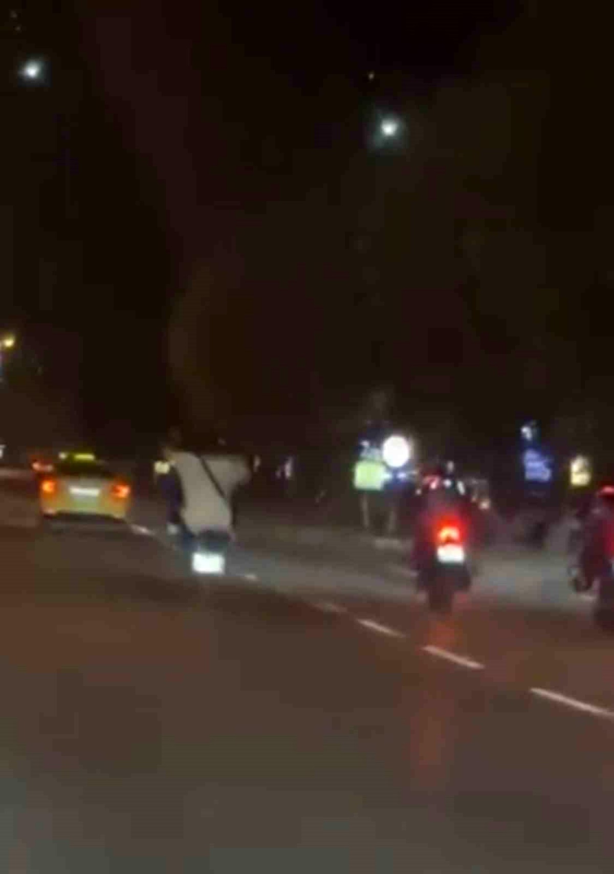 Bursa\'da Motosikletli Sürücü Tek Tekerle Kilometrelerce Gitti