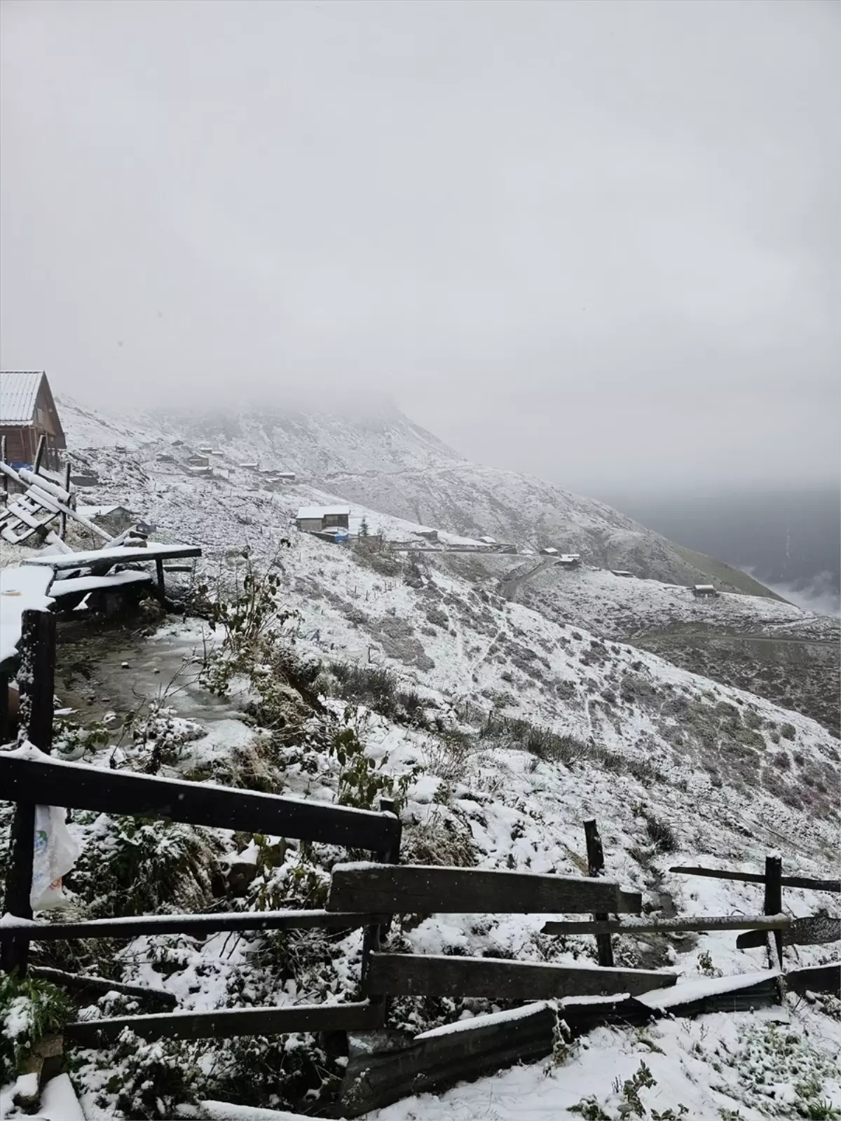 Rize ve Bayburt\'ta Kar Yağışı Etkili Oldu