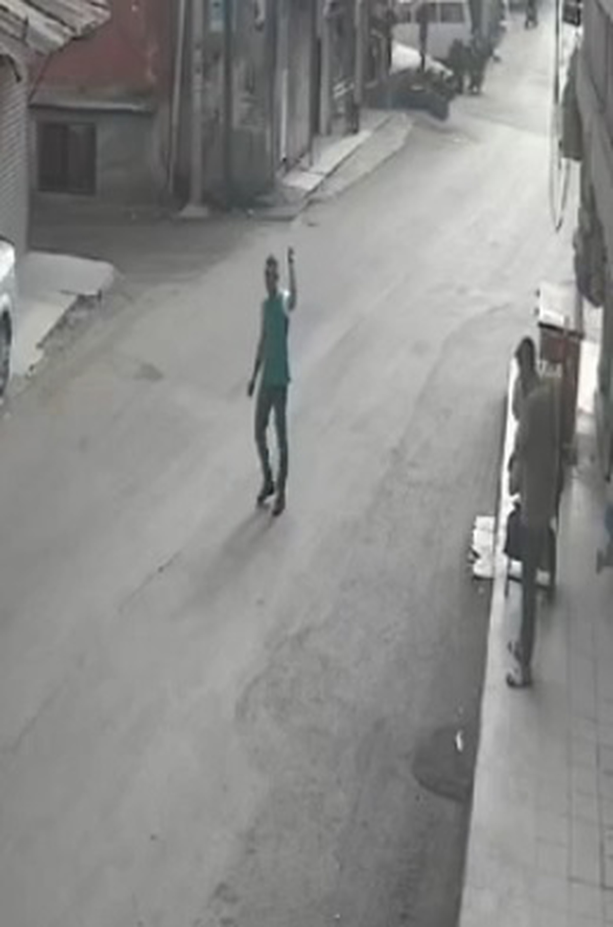 Adana\'da Yolda Yürüyen 2 Kişiye Tabancalı Saldırı