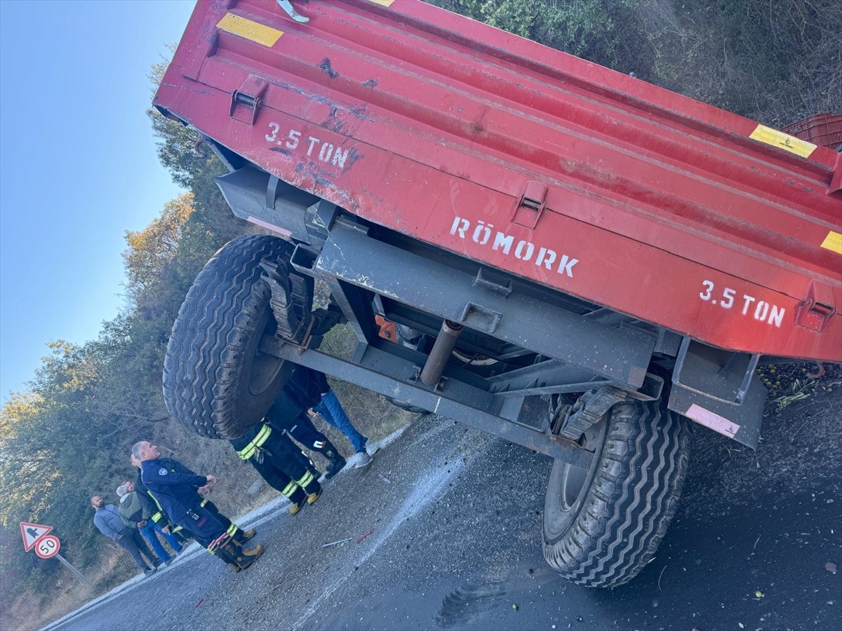 Alaşehir\'de Trafik Kazası: 3 Yaralı