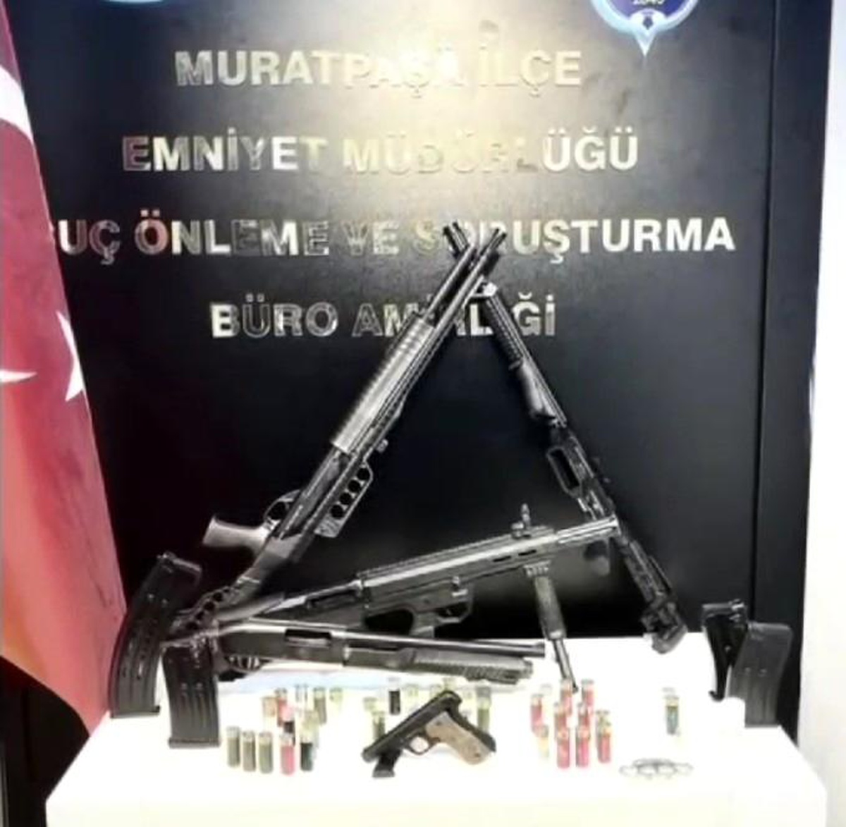 Antalya\'da Eş Zamanlı Silah Operasyonu