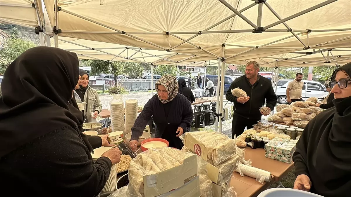 Köy Kadınlarından Camii Onarımı İçin Kermes