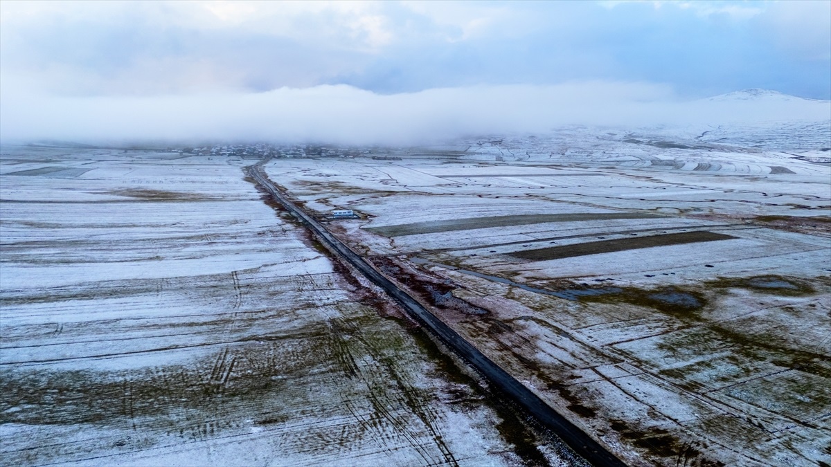 Ardahan\'a Mevsimin İlk Karı Düştü