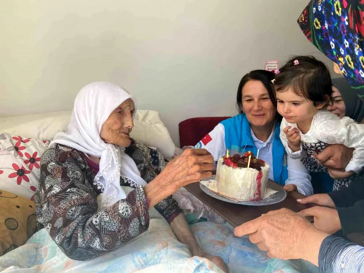 Emine Ninenin 100. Yaşına Sürpriz Kutlama