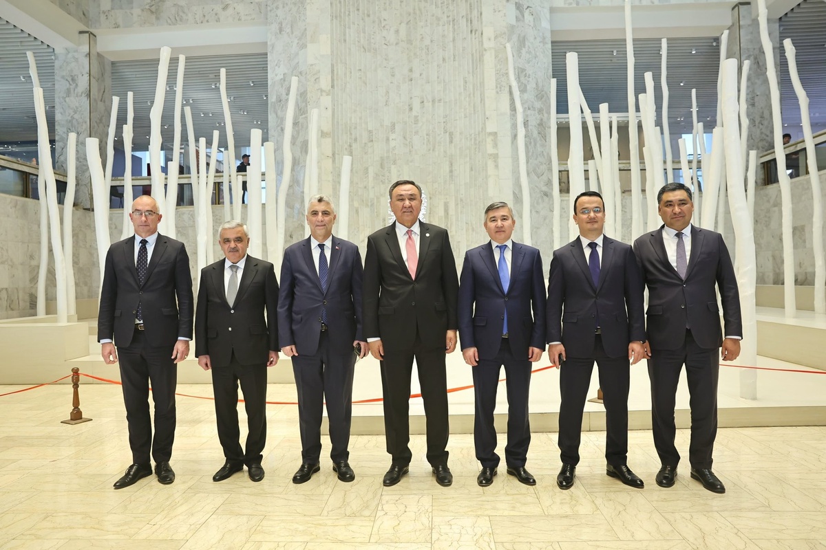 Bakan Bolat Kırgızistan\'da Fidan Dikti