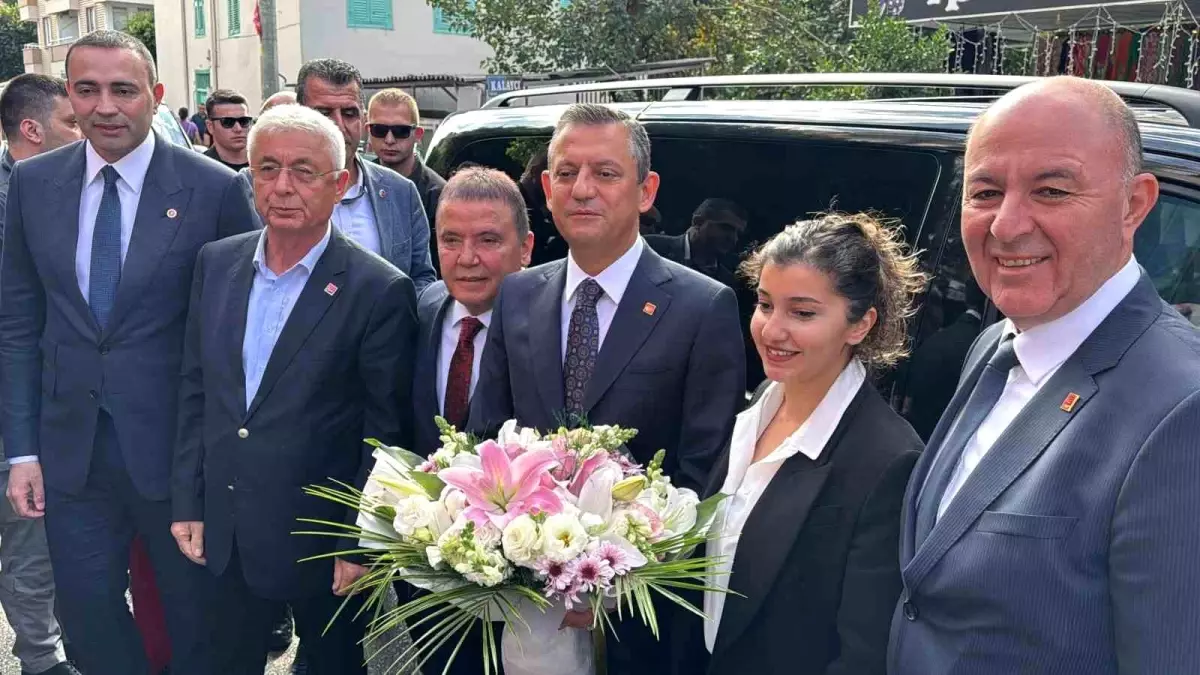 CHP Genel Başkanı Özgür Özel, Alanya’da Gazipaşa Nar Festivali’ne Katıldı