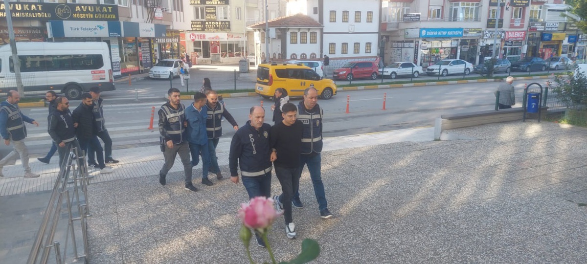 Kapora Dolandırıcıları Yakalandı
