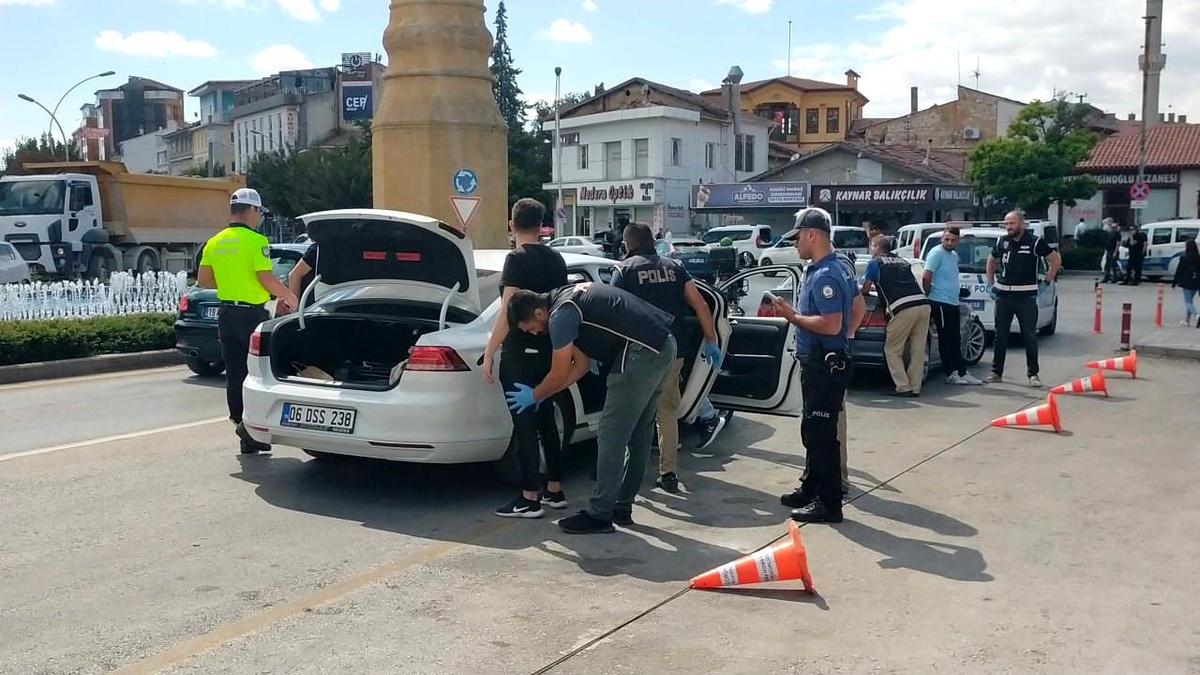 Çorum\'da Uyuşturucu ve Silah Operasyonu