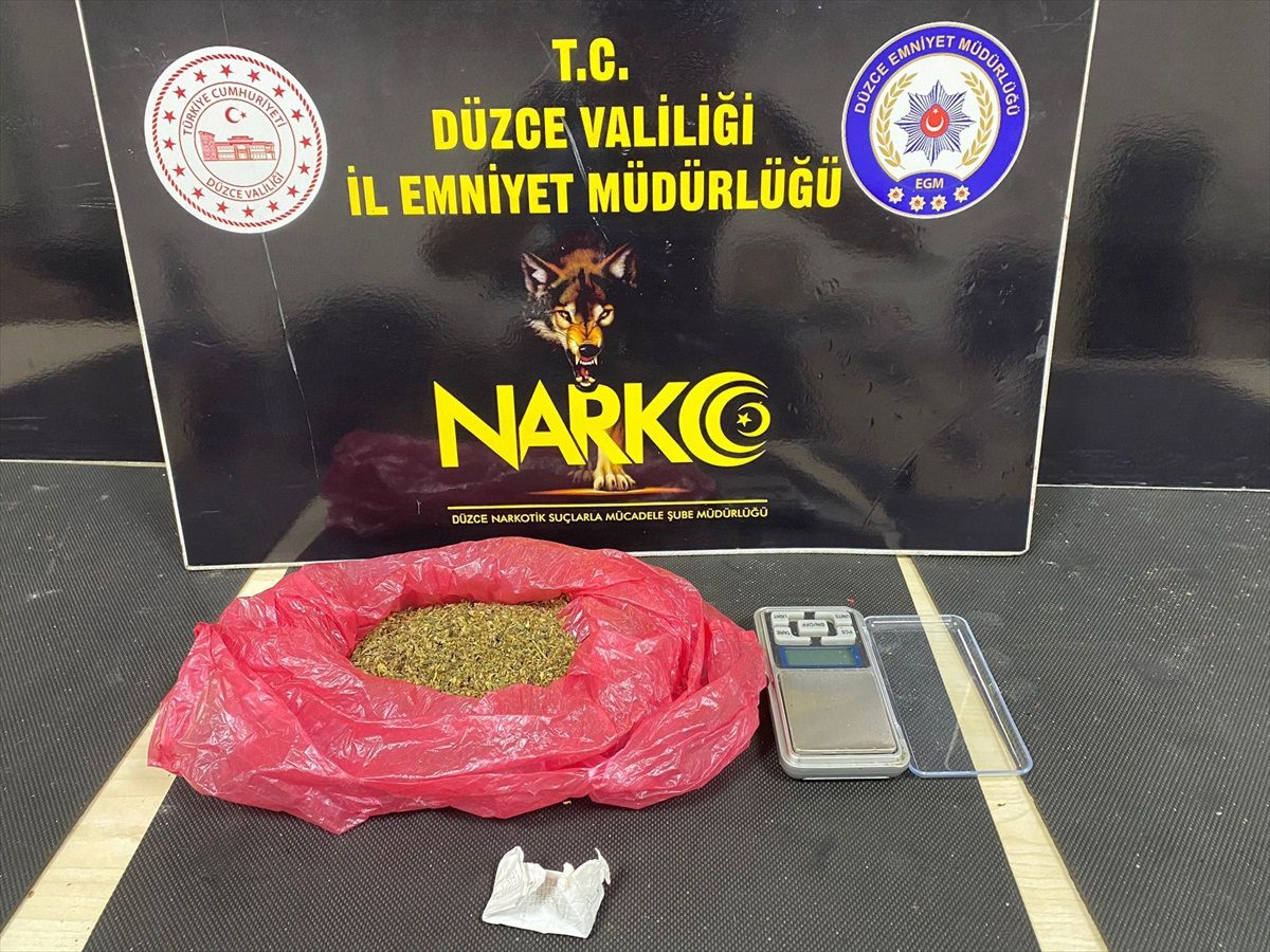 Düzce\'de Uyuşturucu Operasyonu: 2 Tutuklama