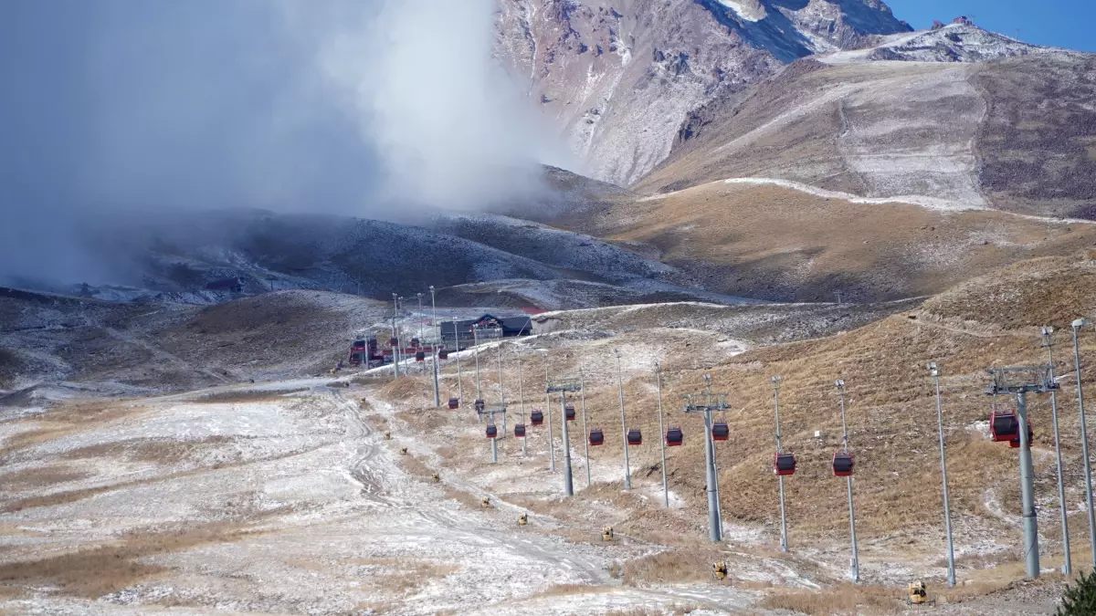 Erciyes Kayak Merkezi\'ne İlk Kar Düştü