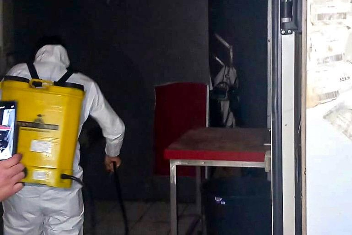 Efeler Belediyesi Terk Edilen Kasap Dükkanında Temizlik Çalışması Yürüttü