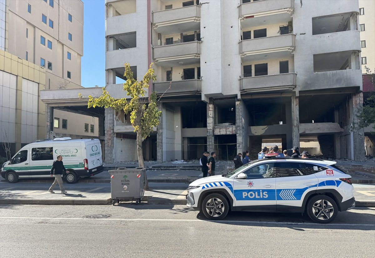 Gaziantep\'te ağır hasarlı binada bir kişi ölü bulundu