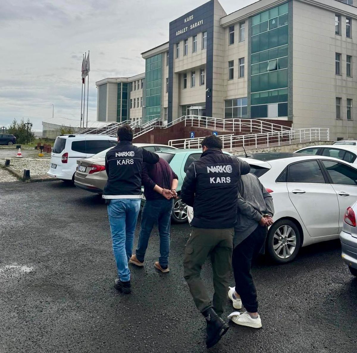 Kars\'ta Uyuşturucu Operasyonu: 500 Gram Eroin Ele Geçirildi