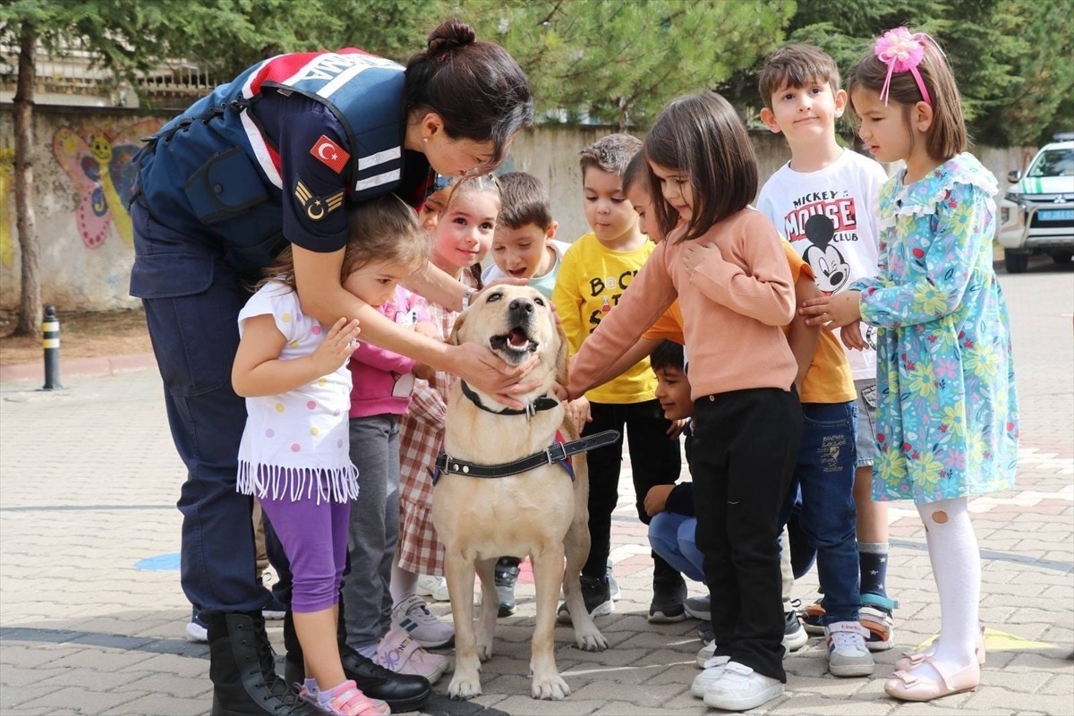 Jandarma, Anaokulu Öğrencilerine Mesleğini Tanıttı