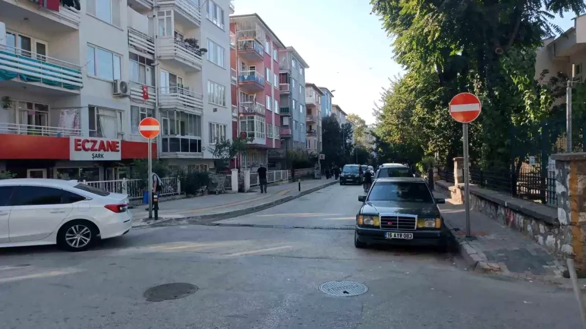 Osmangazi Belediyesi, Kükürtlü Caddesi\'ndeki Trafik Levhalarını Yeniledi