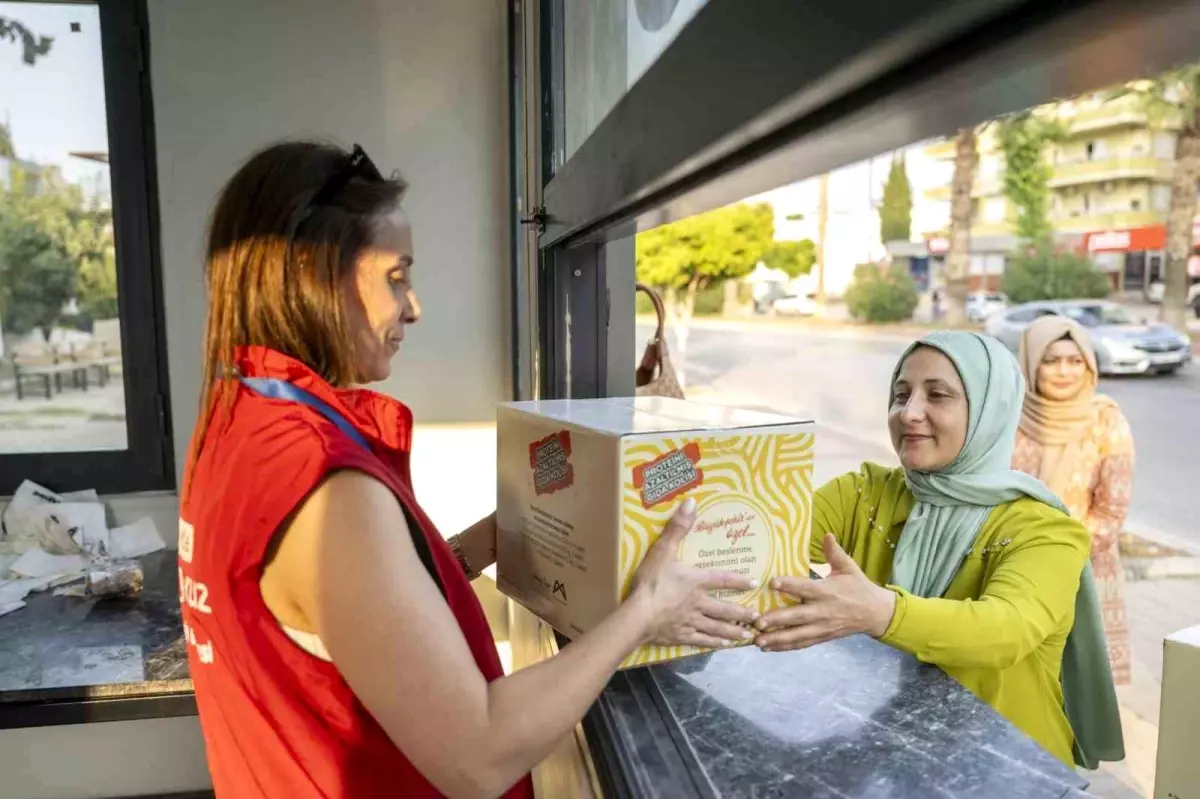 Mersin Büyükşehir Belediyesi Fenilketonüri Hastalarına Destek Gıda Paketi Dağıtıyor