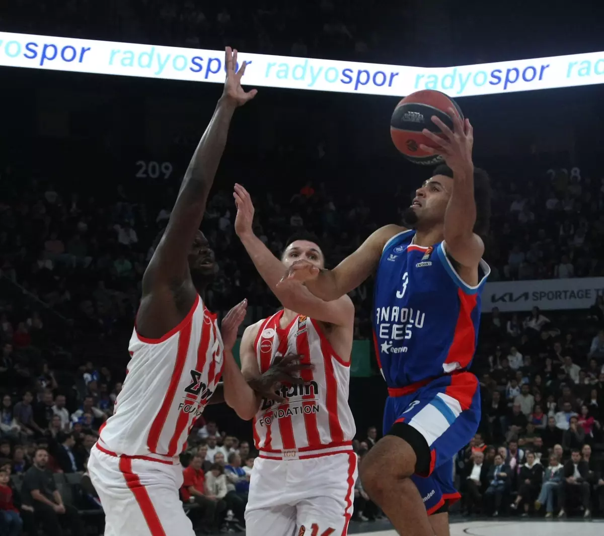 Anadolu Efes, Olympiakos\'u Geçti!