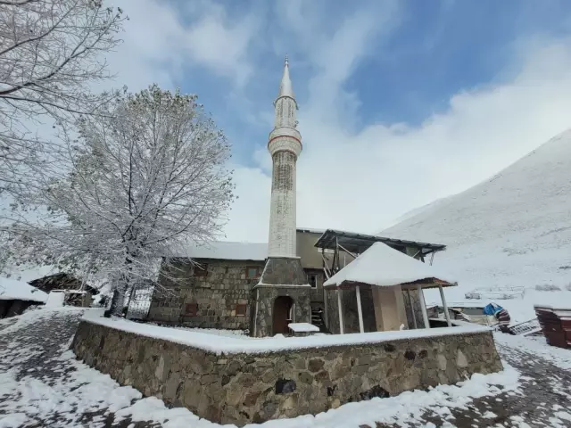 Rize'nin Yüksek Kesimlerinde Kar Yağışı