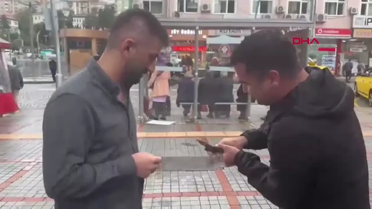 Yağmurda Düşen Doğana Sahip Çıkan Büfe İşletmecisi