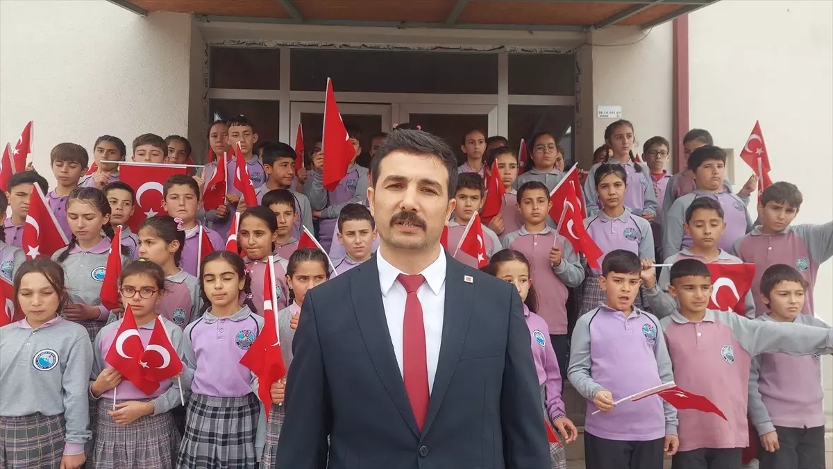 Öğrenciler ve Öğretmenler, Şehit Annesini Ziyaret Etti