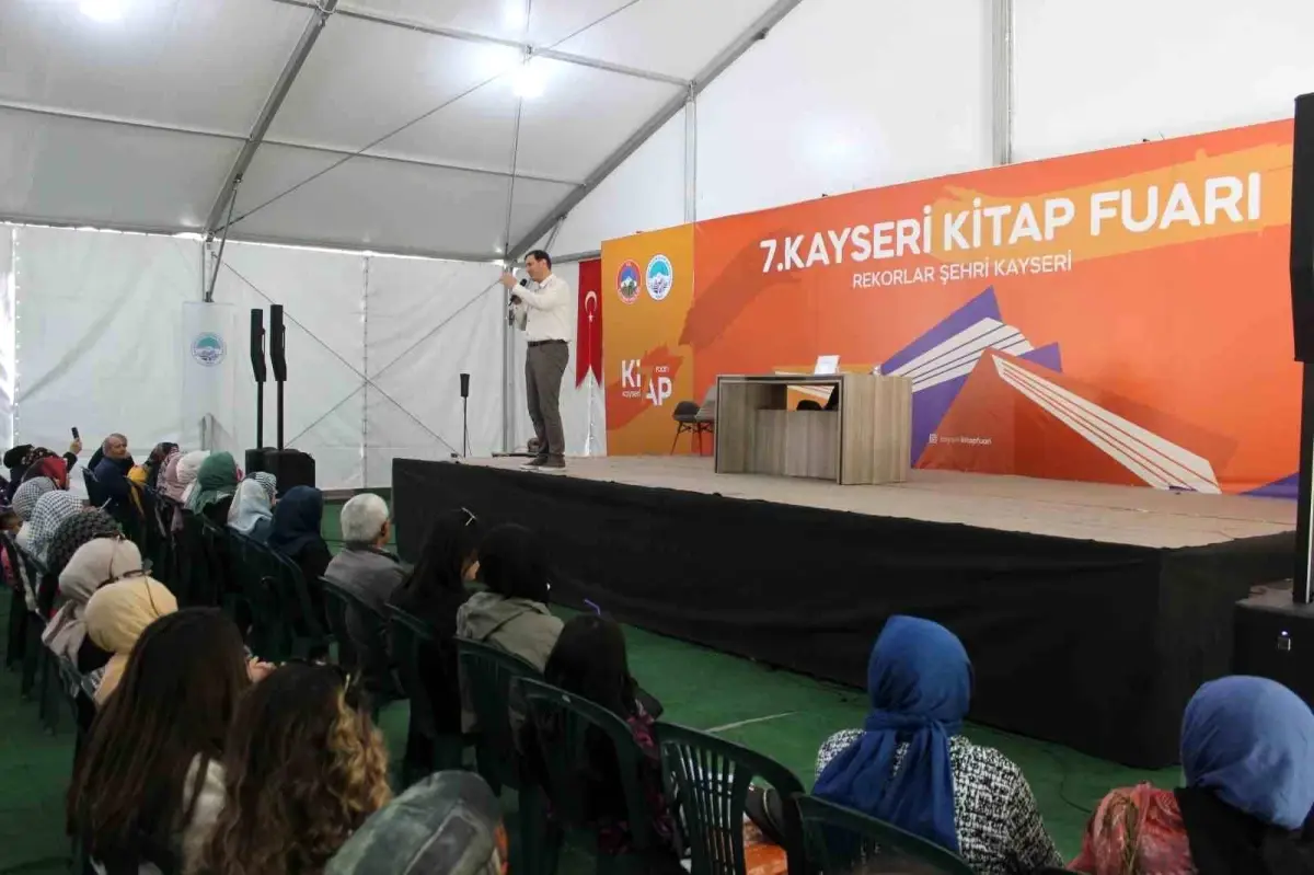 Zekeriya Efiloğlu, Kayseri Kitap Fuarı\'nda Aile Değerlerini Anlattı