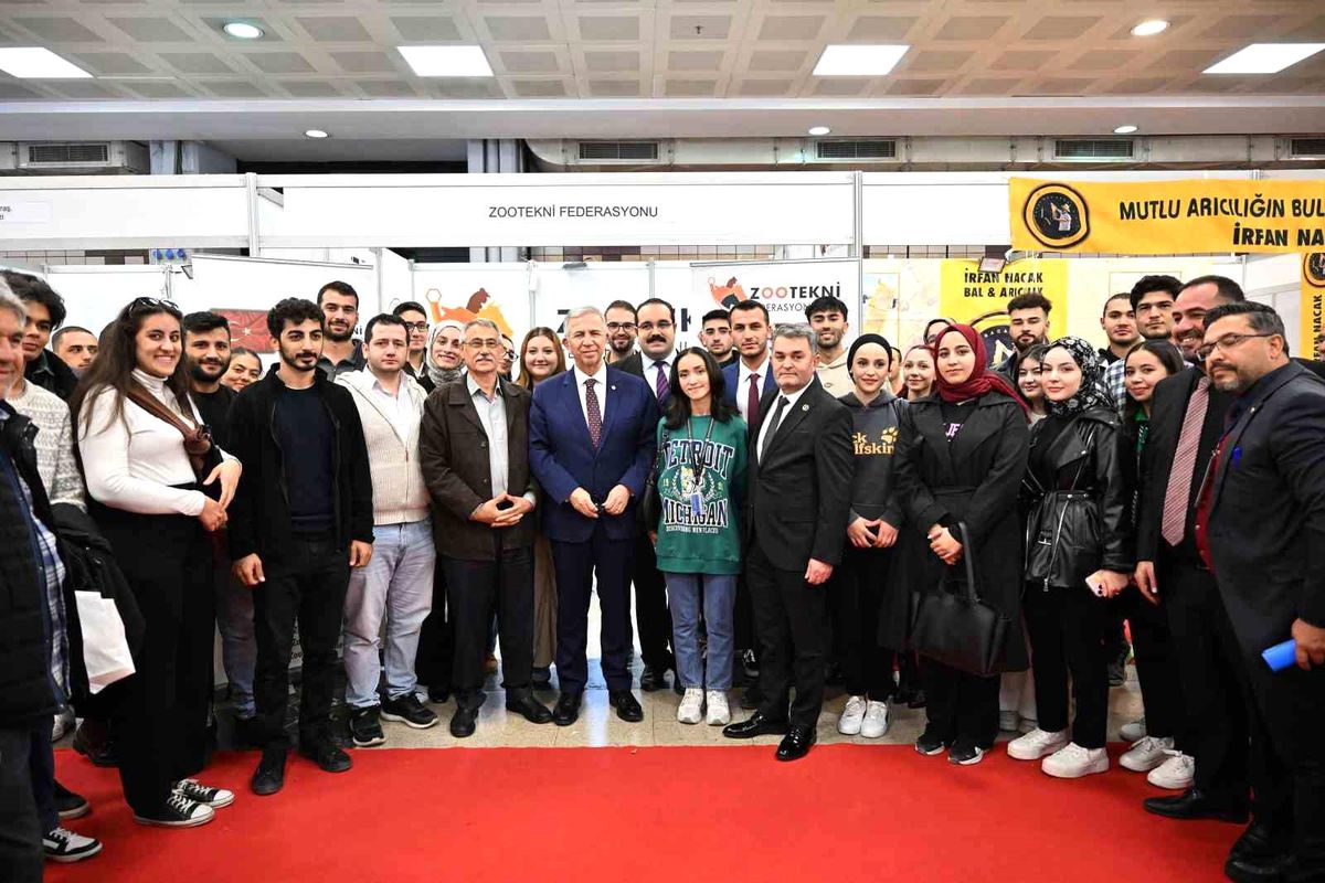 Mansur Yavaş, Başkent Arıcılık Zirvesi\'nde Tarımın Stratejik Önemi Üzerine Konuştu