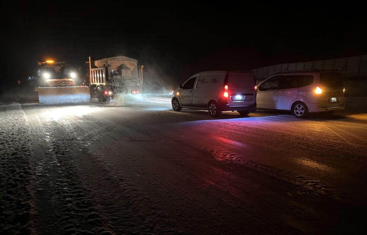 Ardahan-Şavşat Yolunda Buzlanma