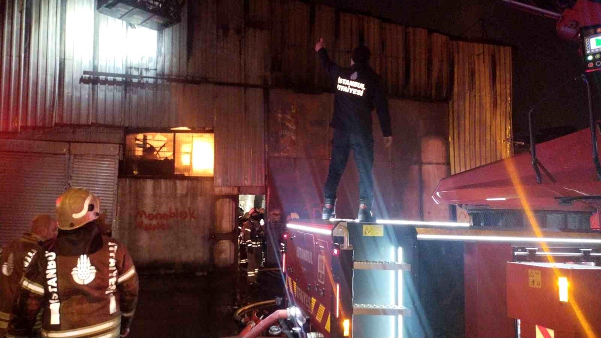 Ataşehir\'de Kimyasal Madde Yangını