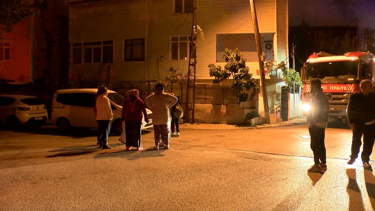 Ataşehir\'de Kimyasal Depoda Yangın