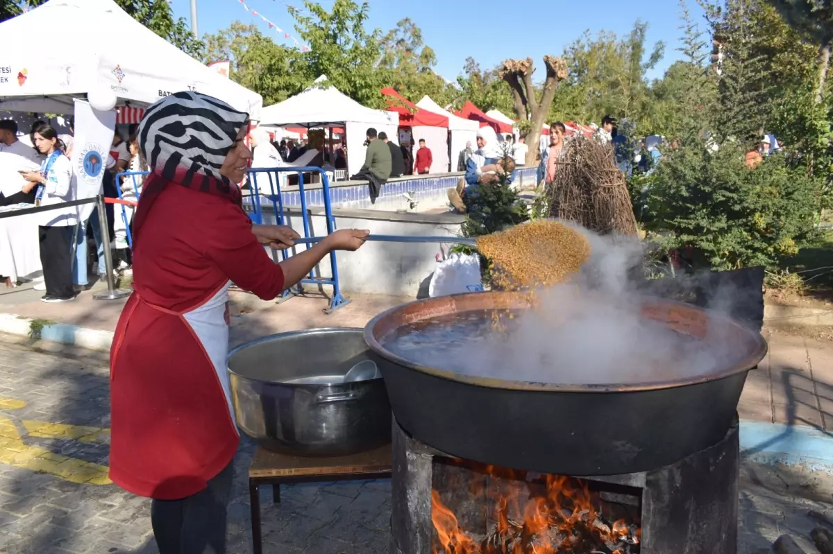 Bakan Şimşek, Bağ Bozumu Festivali\'nde