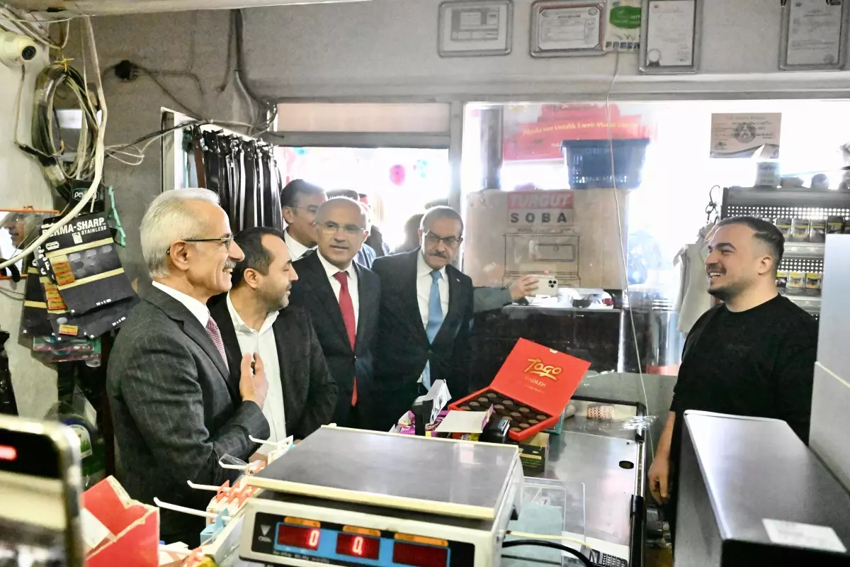 Bakan Uraloğlu Esnafı Ziyaret Etti