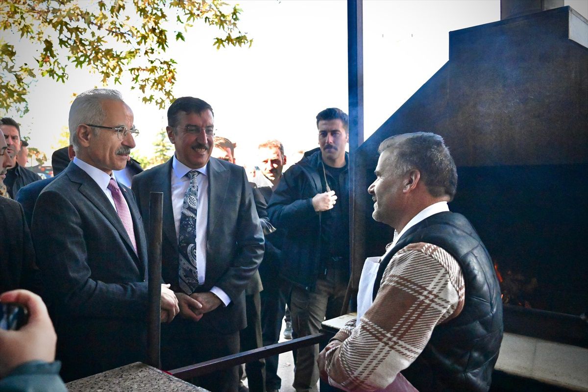Bakan Uraloğlu Malatya\'da Depremzedeleri Ziyaret Etti