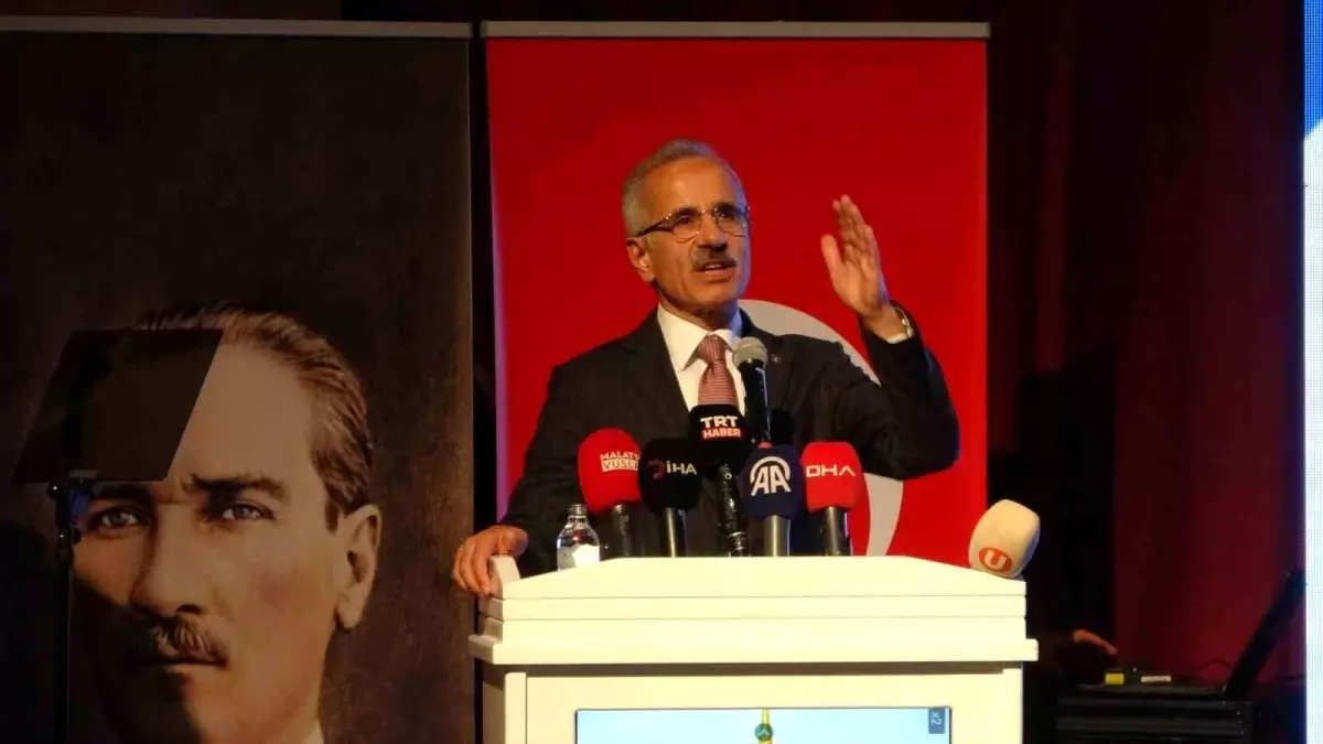 Bakan Uraloğlu: "Türkiye\'mizi geleceğe taşıyacak hizmetleri hayata geçirdik"