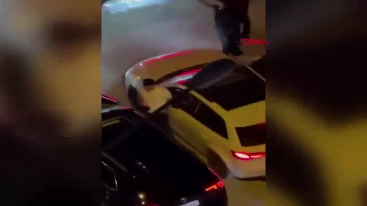 Düğün Konvoyu Trafiği Kapatıp Çiftetelli Oynadı