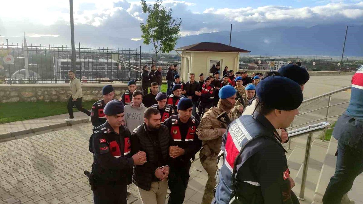 Bursa\'da Uyuşturucu ve Fuhuş Operasyonu