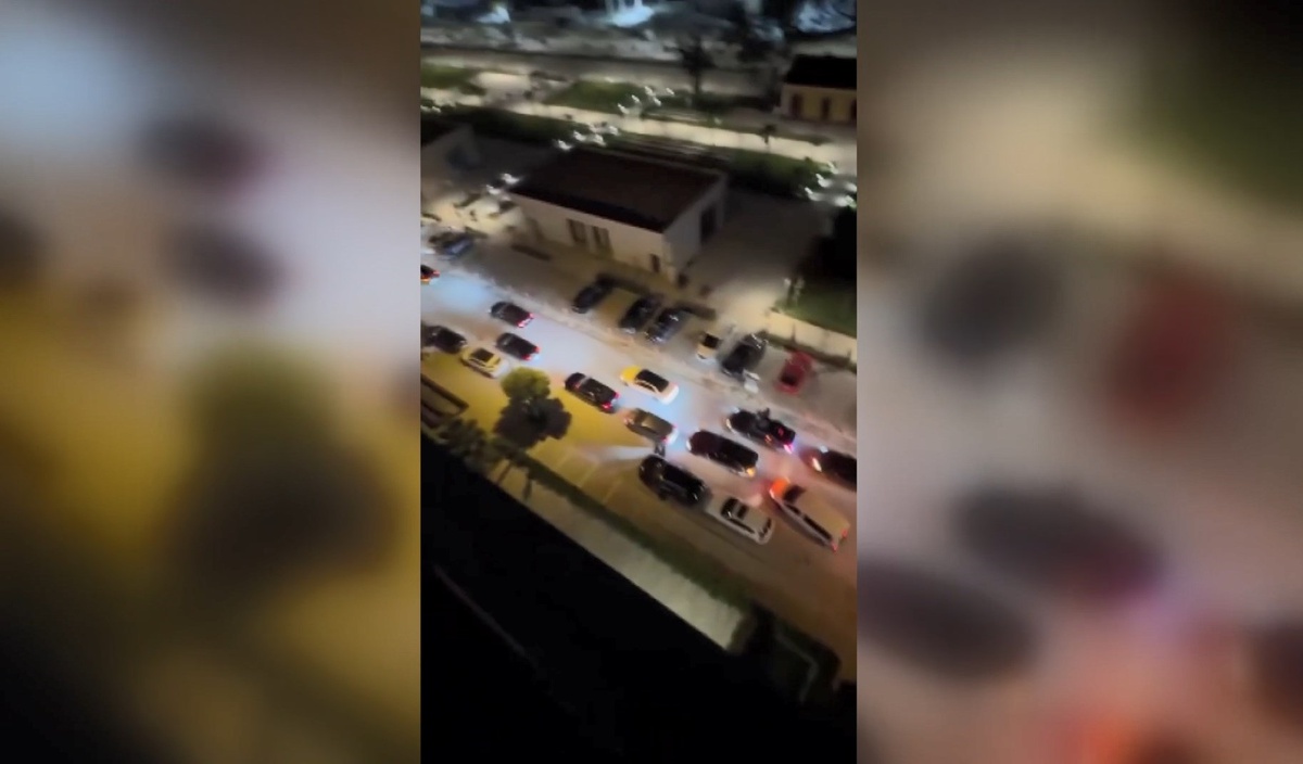 Düğün Konvoyu Trafiği Kapatıp Eğlendi
