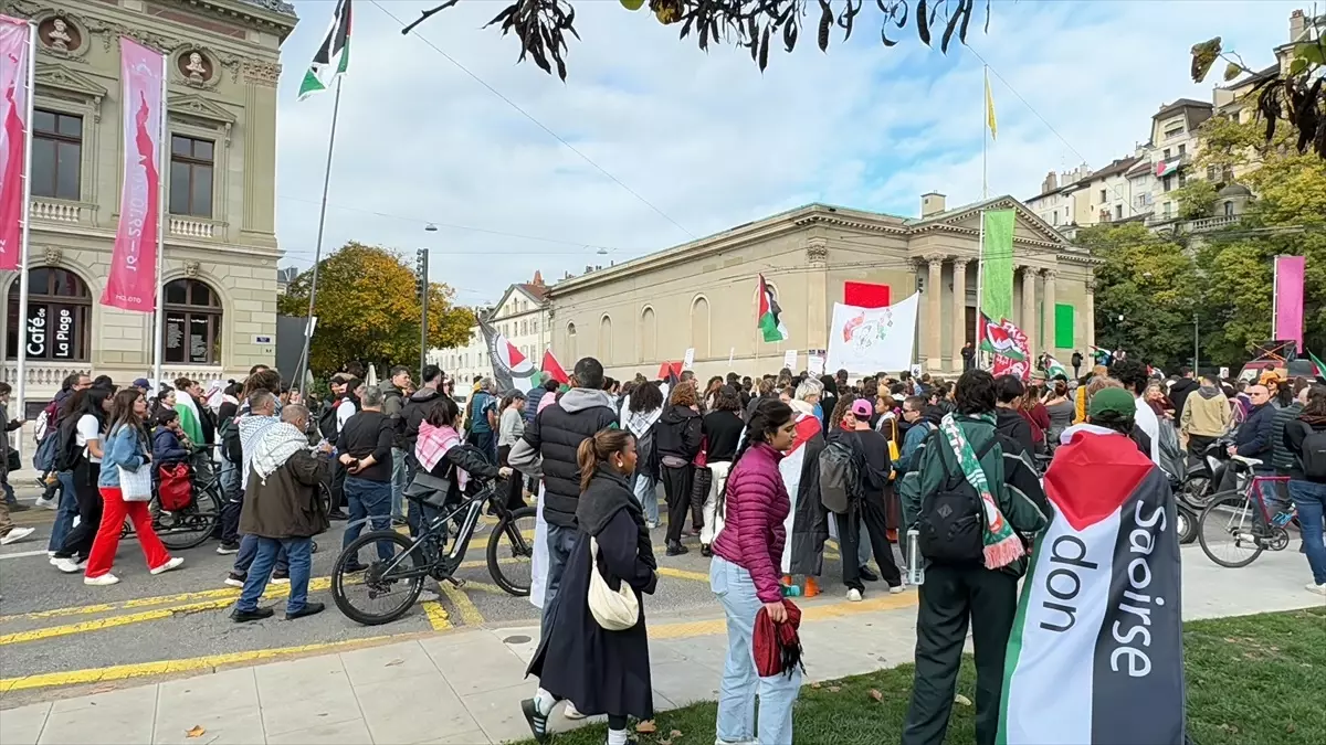 Cenevre\'de İsrail Saldırılarına Protesto