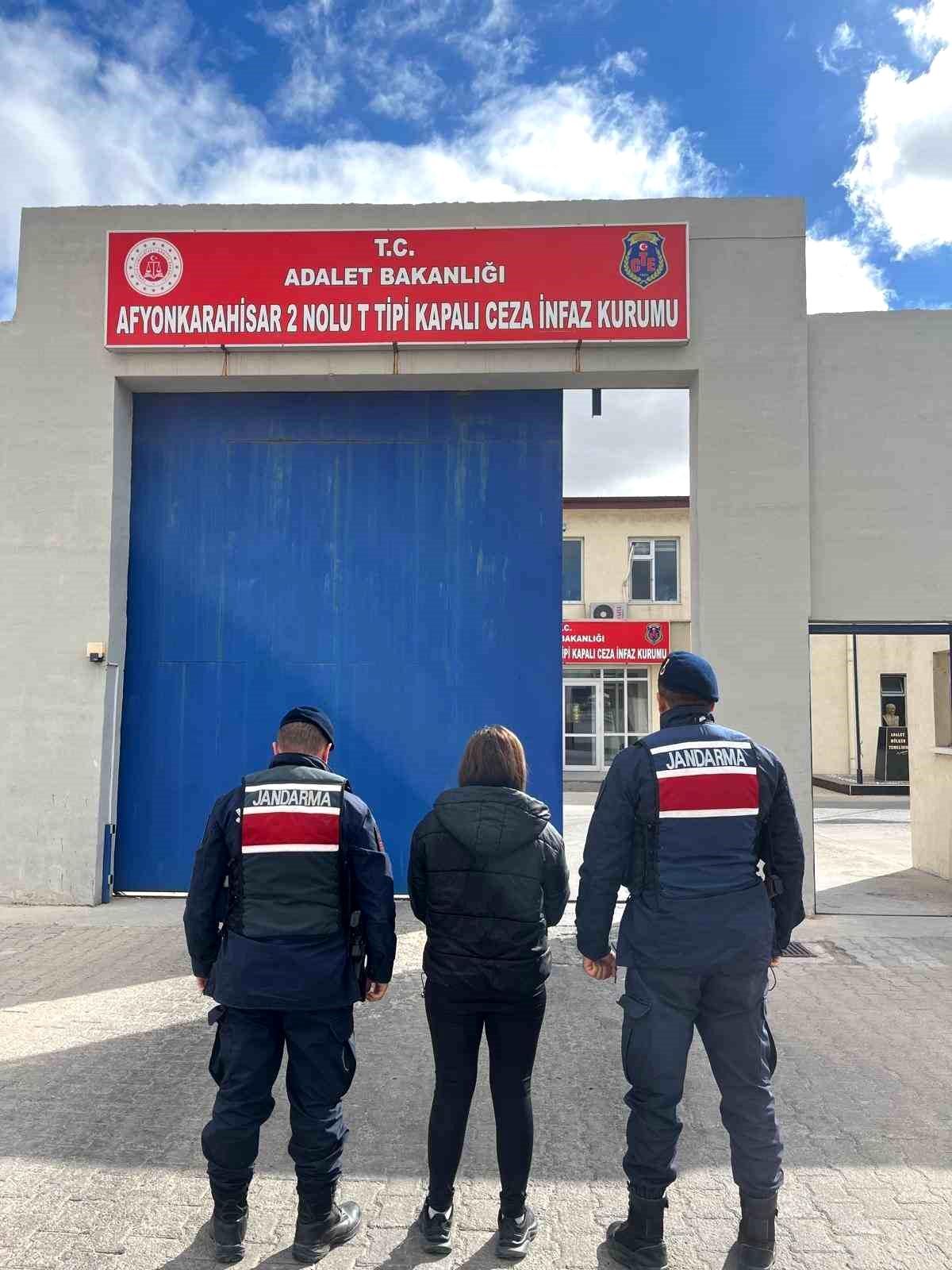 Aranan Şahıs Yol Kontrolünde Yakalandı
