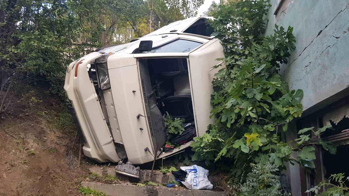 Karabük\'te Minibüs Devrildi: 7 Çocuk Yaralı