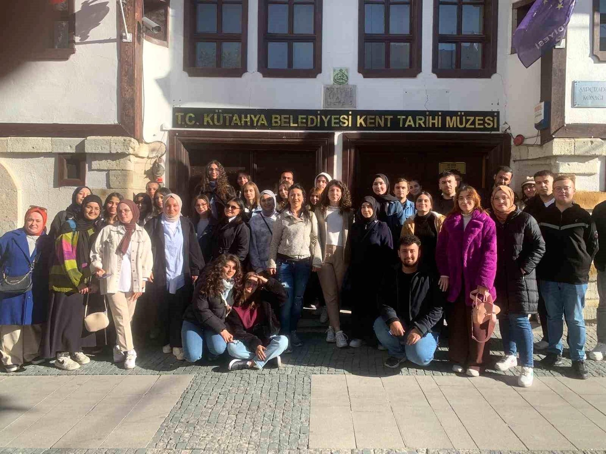 DPÜ Sosyoloji Topluluğu Kütahya\'nın Tarihi ve Turistik Yerlerini Gezdi